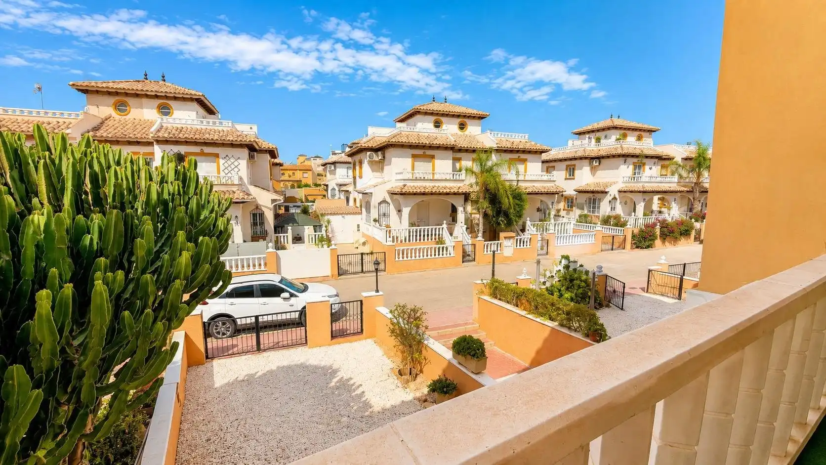 Vista exterior de Apartament en venda en Orihuela amb Aire condicionat, Jardí privat i Piscina