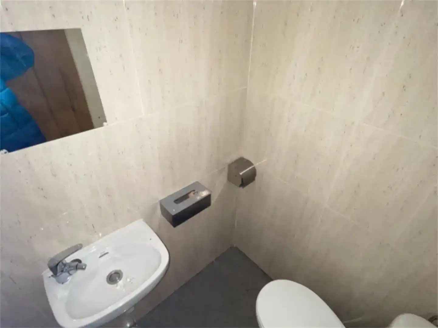 Bany de Local en venda en Soria Capital 
