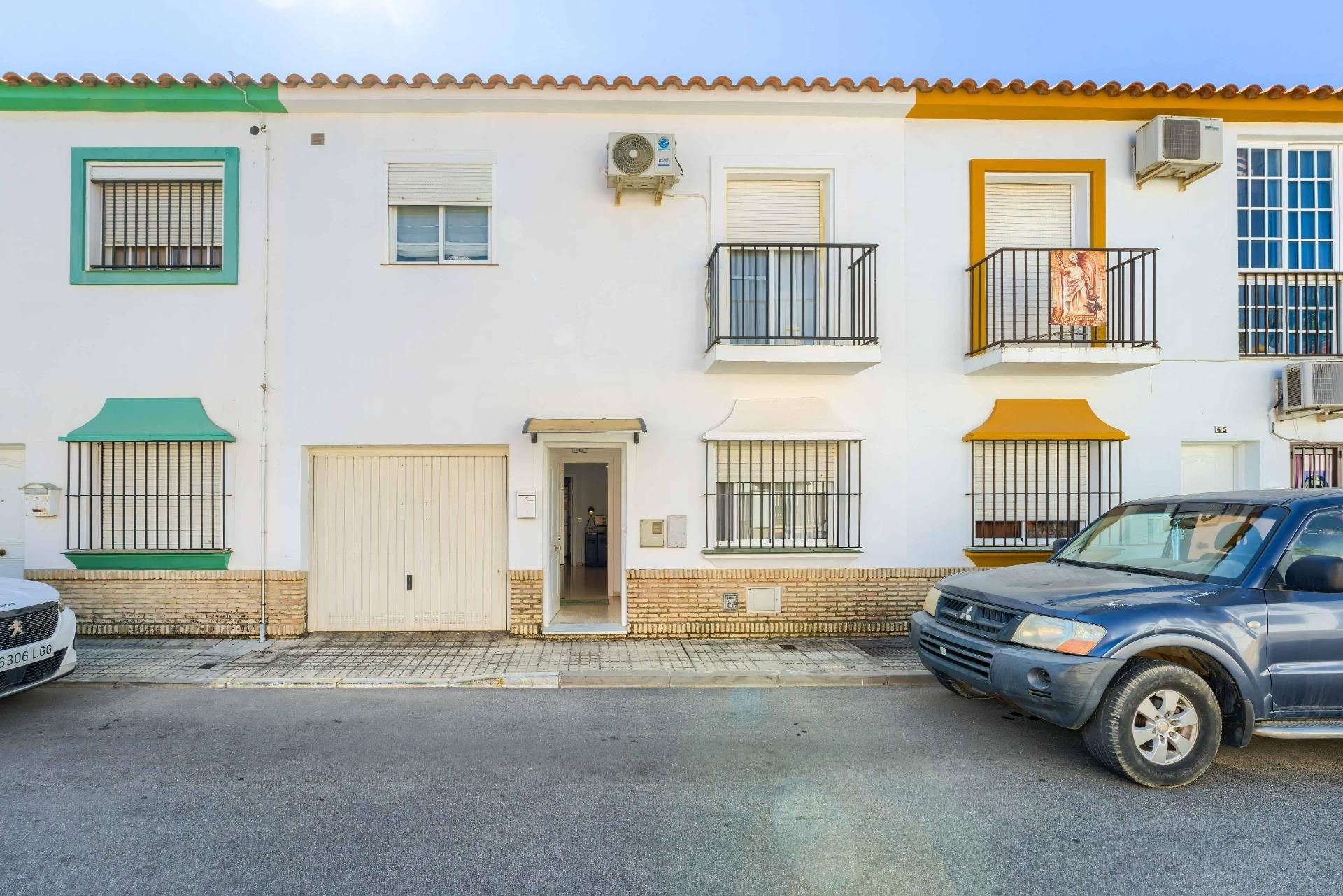Vista exterior de Casa adosada en venda en Umbrete amb Aire condicionat