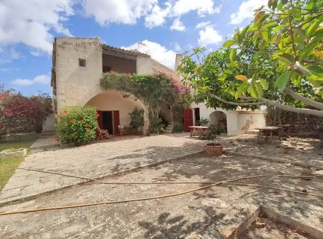 Xalet amb jardí en venda a Cala Blanca