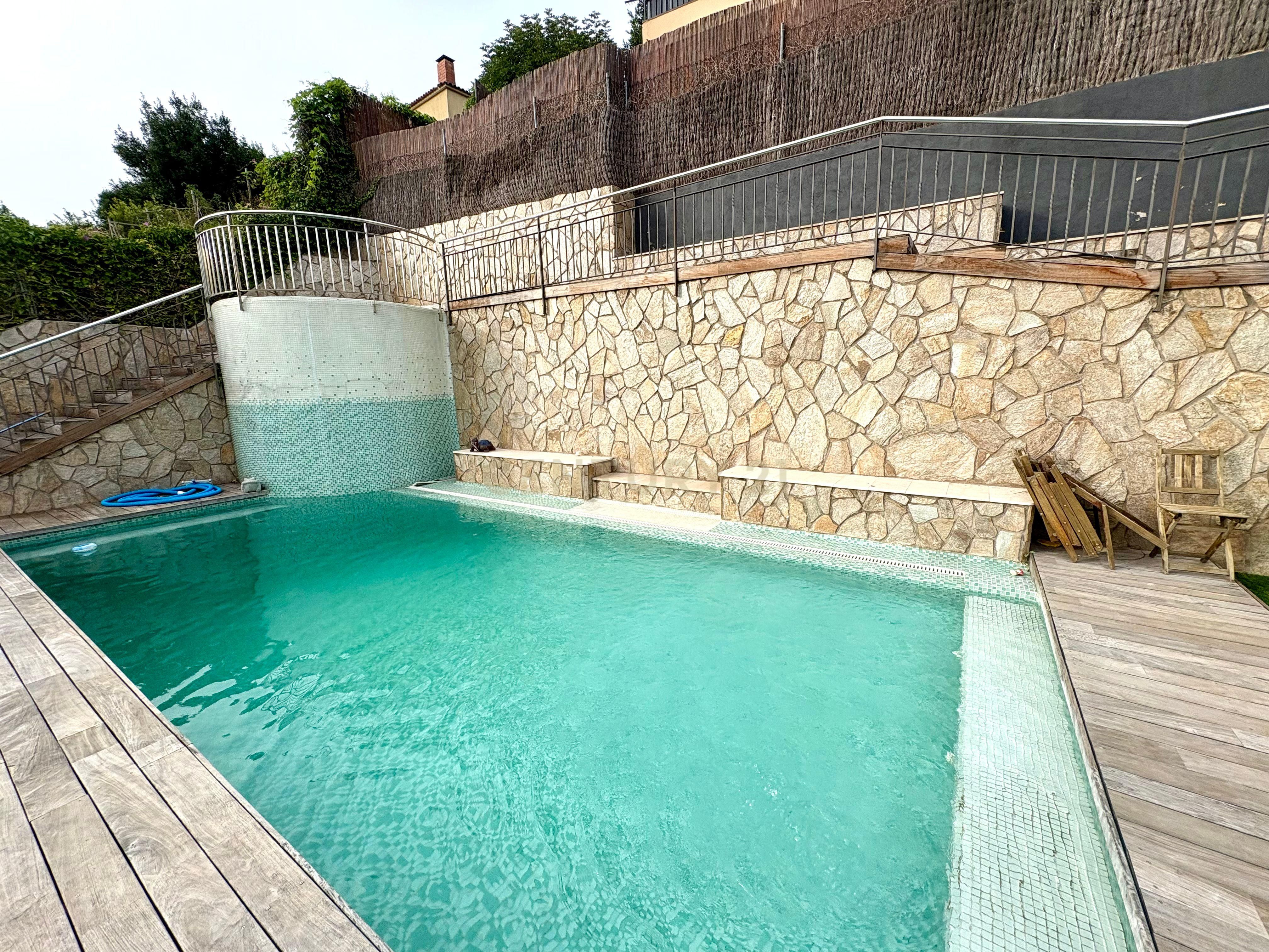 Piscina de Casa o xalet en venda en Rubí amb Aire condicionat, Balcó i Jacuzzi