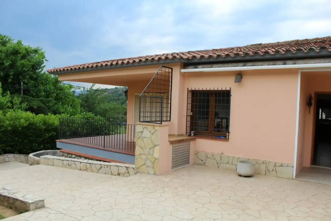 Vista exterior de Casa o chalet en venta en Quart con Calefacción, Jardín privado y Piscina