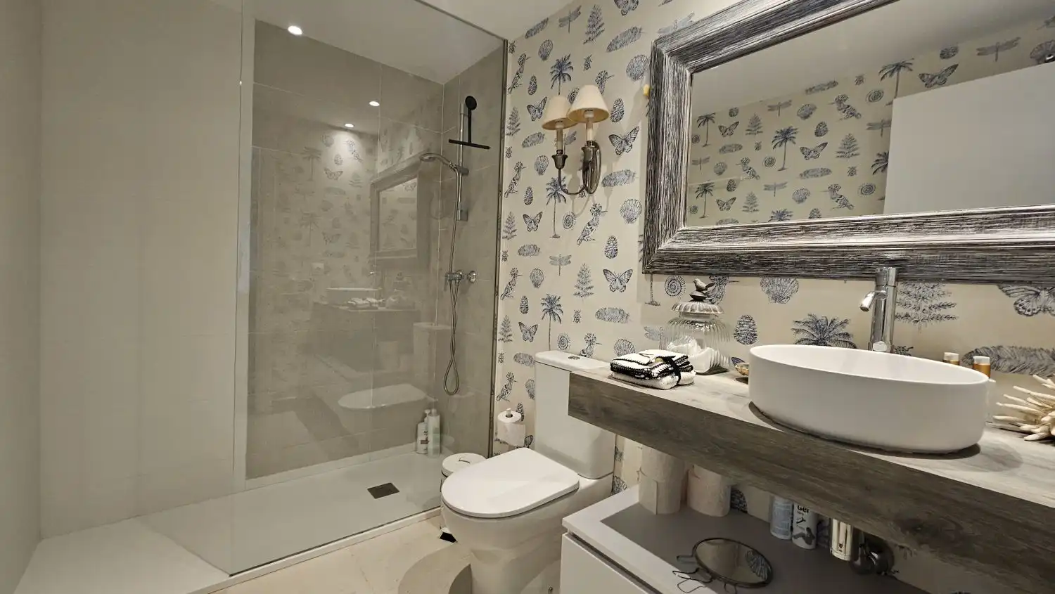 Bany de Apartament de lloguer en Sotogrande amb Aire condicionat, Calefacció i Terrassa