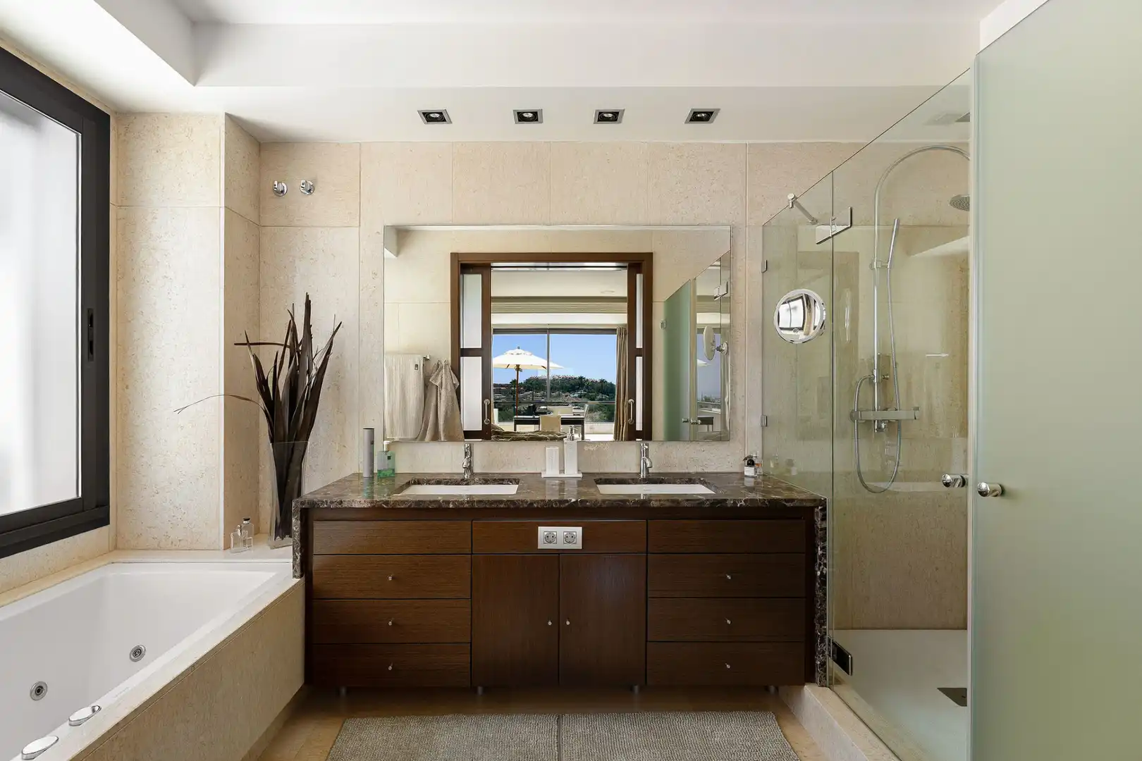Baño de Apartamento en venta en Marbella con Aire acondicionado, Terraza y Piscina