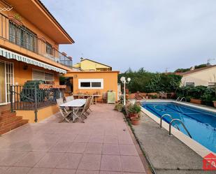 Piscina de Casa o xalet en venda en El Vendrell amb Aire condicionat, Calefacció i Terrassa