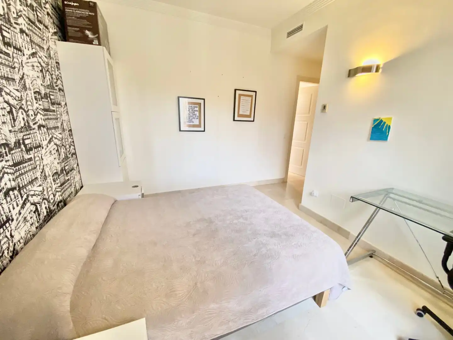 Schlafzimmer von Wohnungen zur Miete in Marbella mit Klimaanlage, Terrasse und Schwimmbad