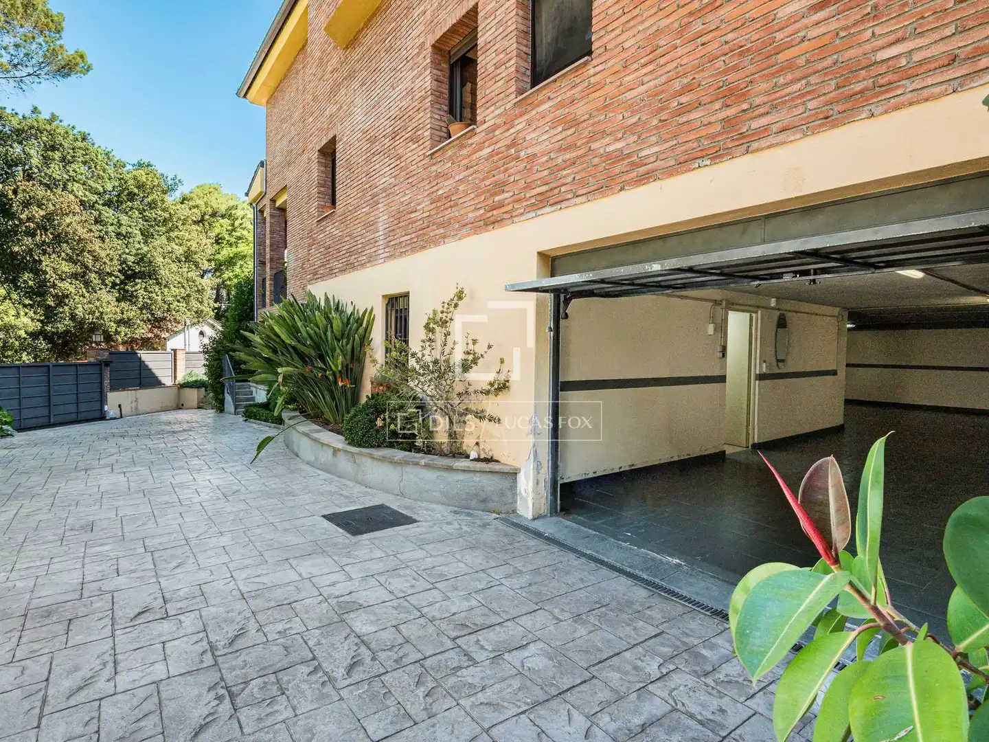 Vista exterior de Casa o xalet en venda en Sant Cugat del Vallès amb Aire condicionat, Calefacció i Traster