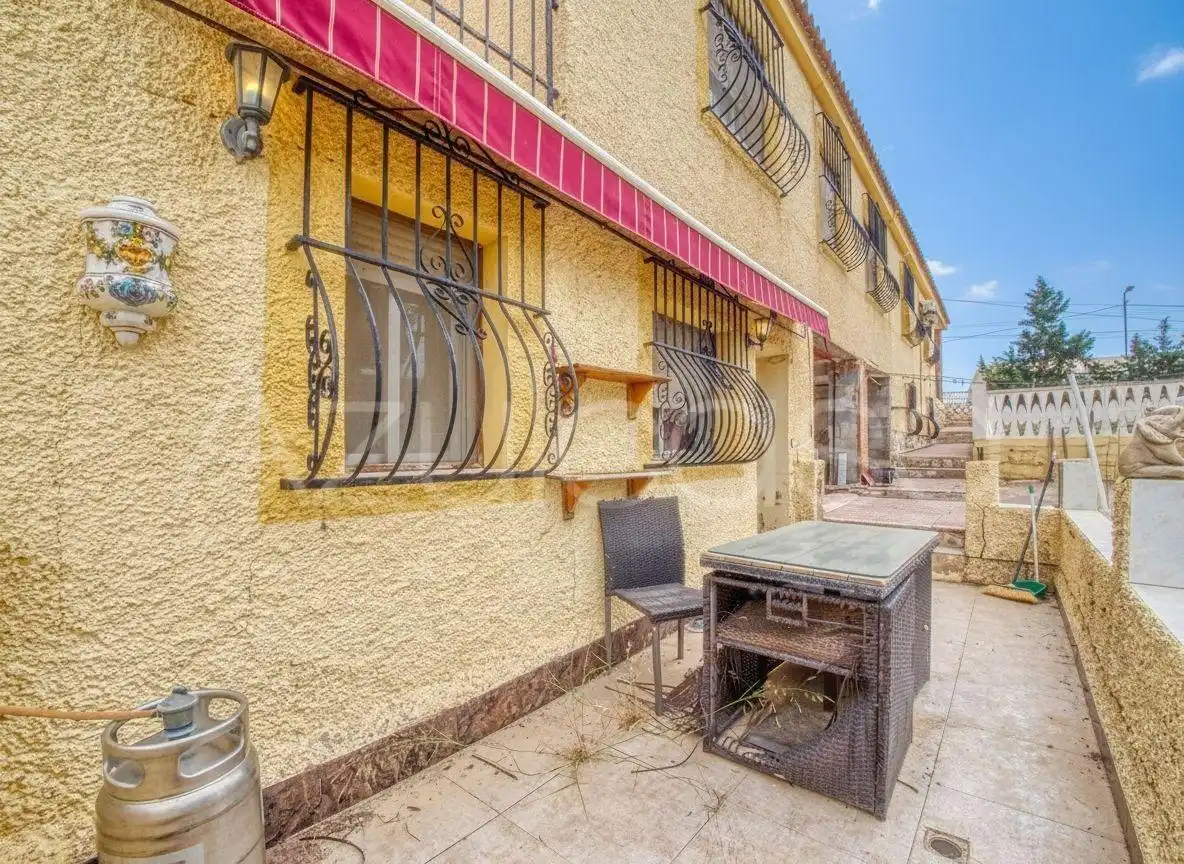 Vista exterior de Casa o chalet en venta en Alicante / Alacant con Aire acondicionado, Terraza y Trastero
