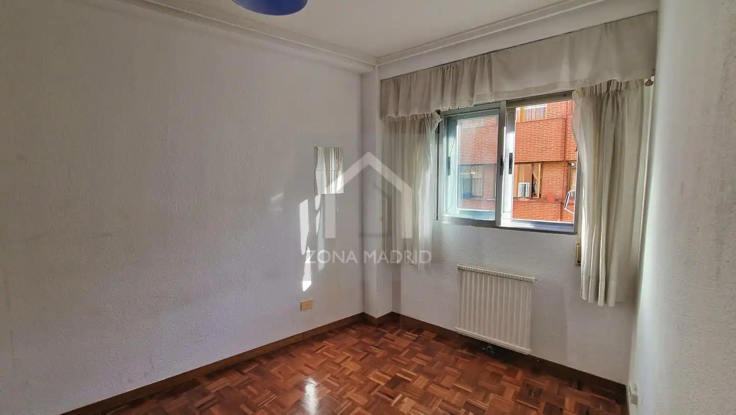 Bedroom of Flat for sale in Tetuán