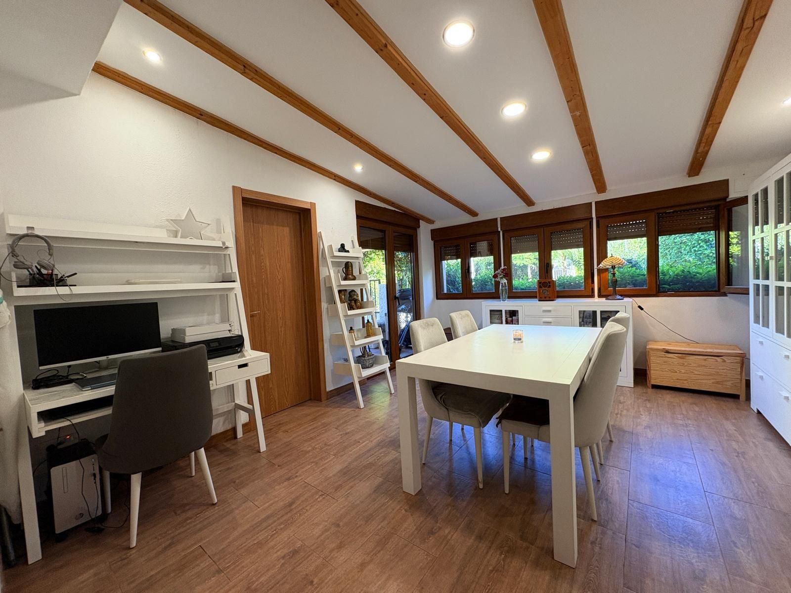 Menjador de Casa adosada en venda en L'Eliana amb Aire condicionat, Calefacció i Jardí privat