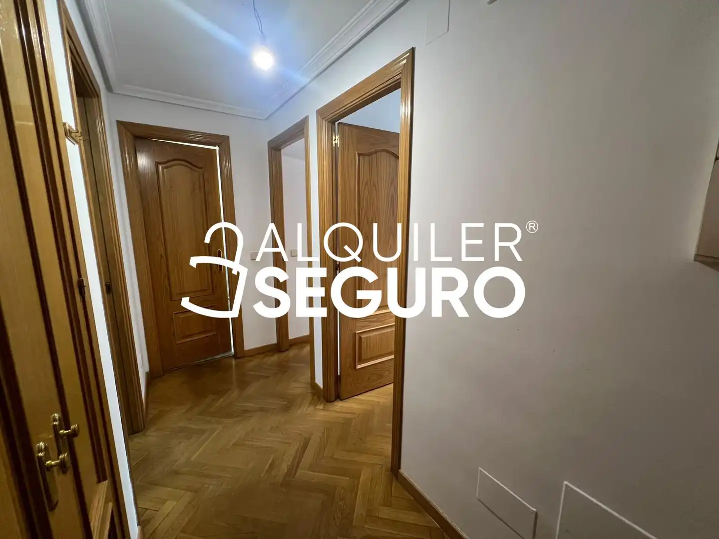 Dormitori de Pis de lloguer en Madrid amb Aire condicionat i Calefacció