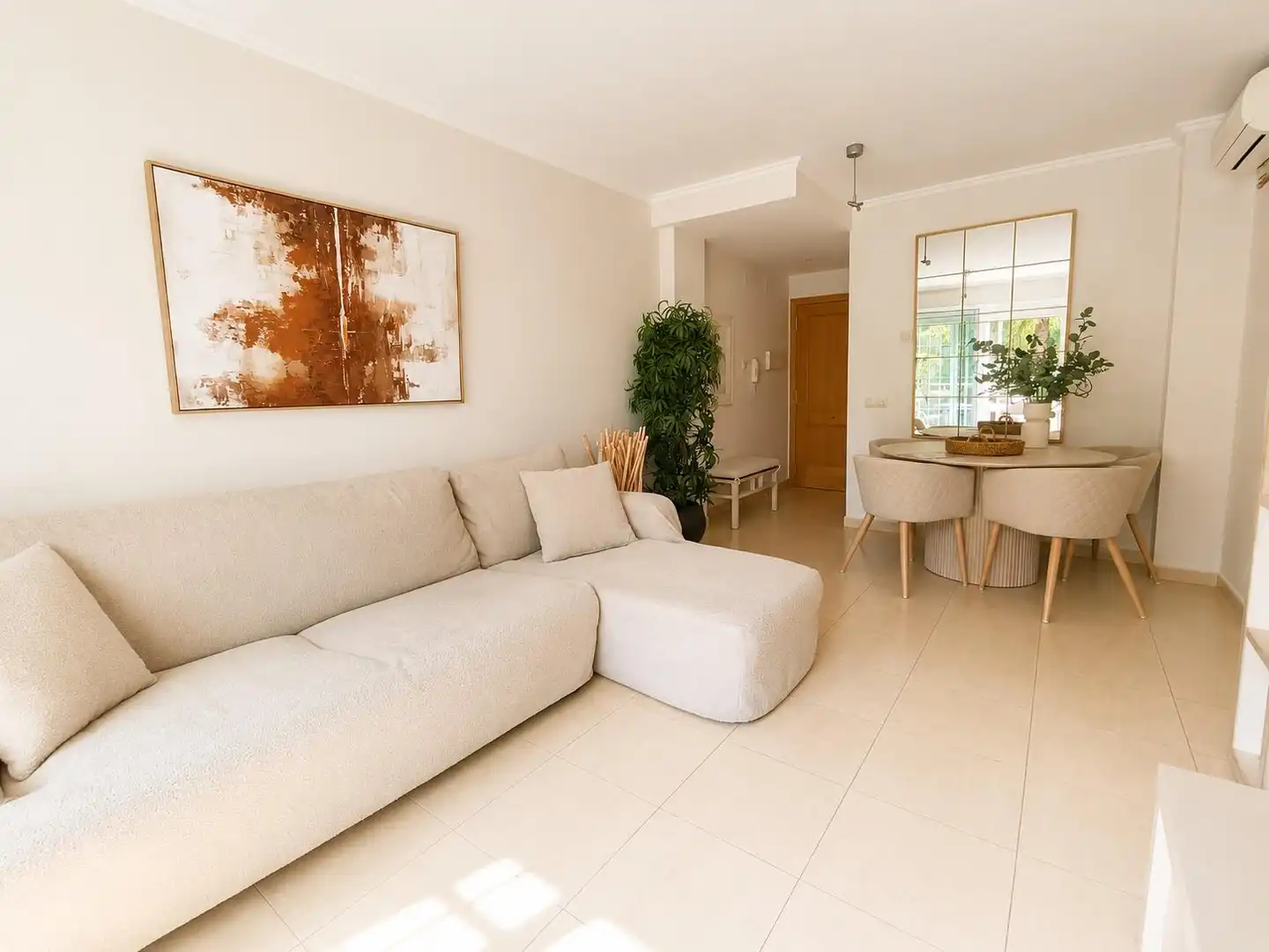 Sala d'estar de Apartament de lloguer en Dénia amb Aire condicionat, Calefacció i Jardí privat