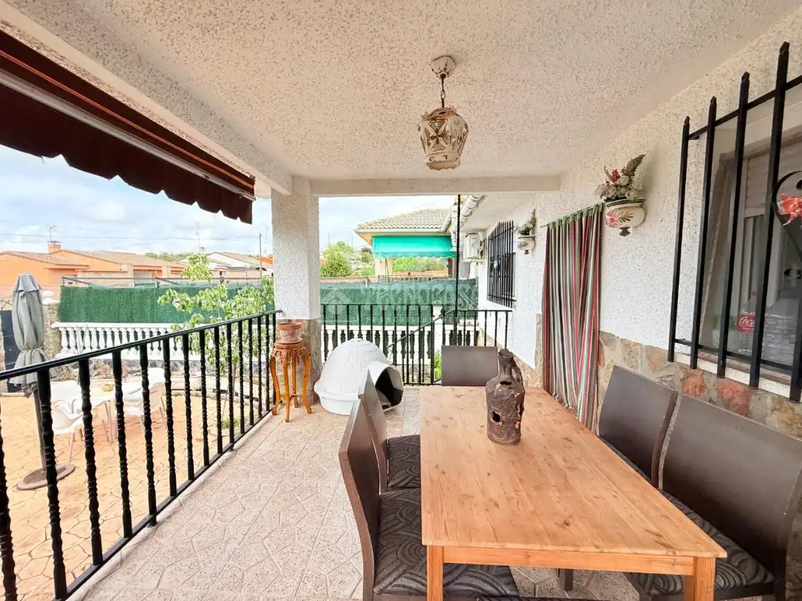 Terrasse von Haus oder Chalet zum Verkauf in Cedillo del Condado mit Klimaanlage, Heizung und Privatgarten