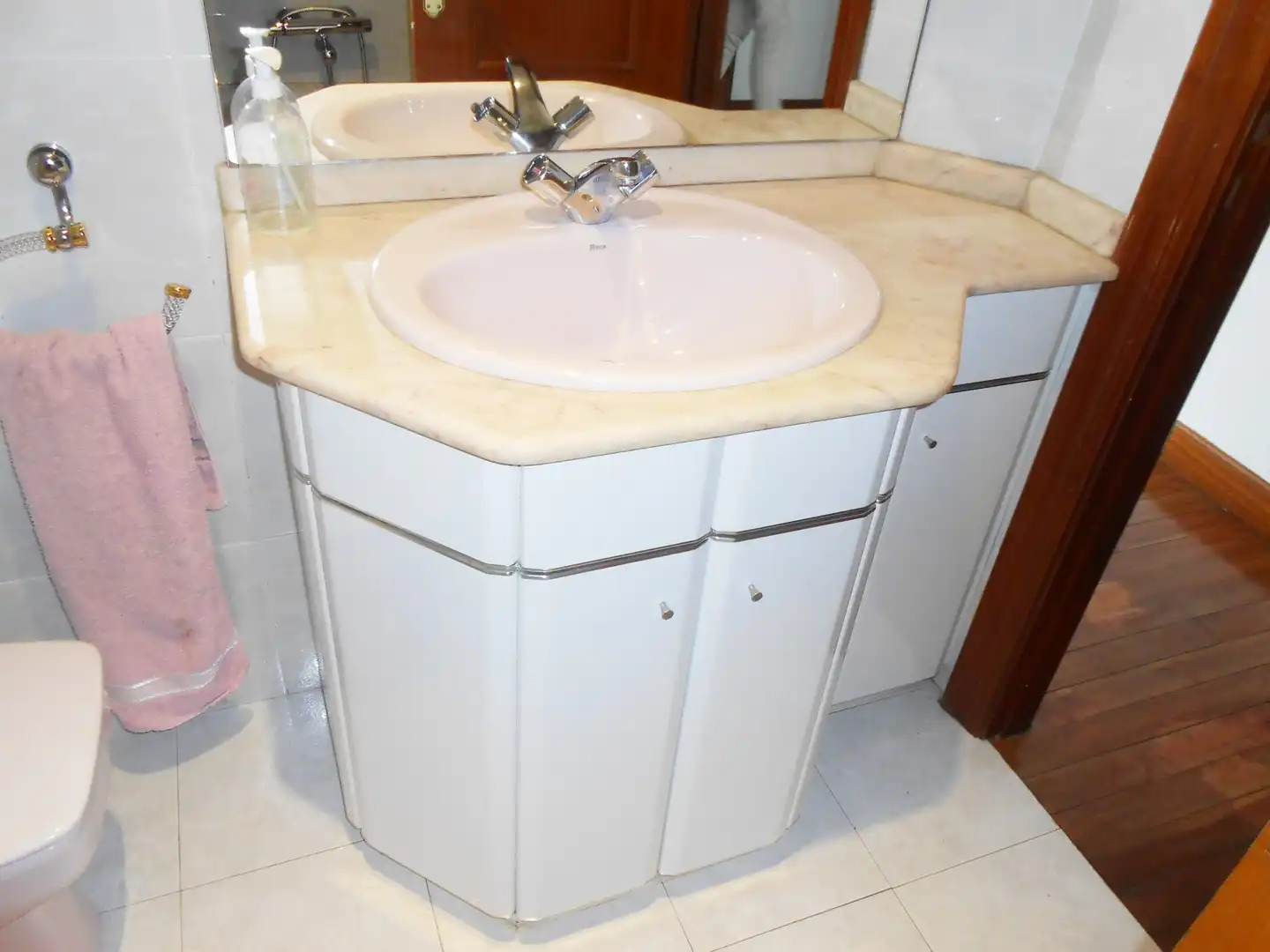 Bathroom of Flat for rent in Bilbao   with Heating, Furnished and Balcony
