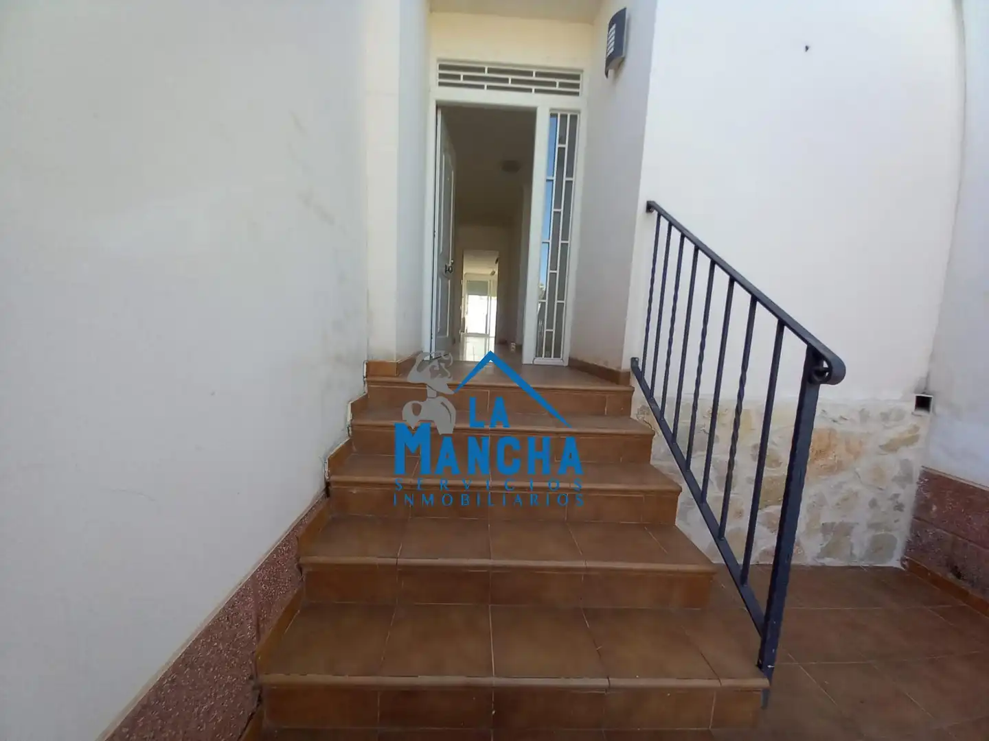 Casa adosada en venda en Madrigueras amb Calefacció, Terrassa i Traster