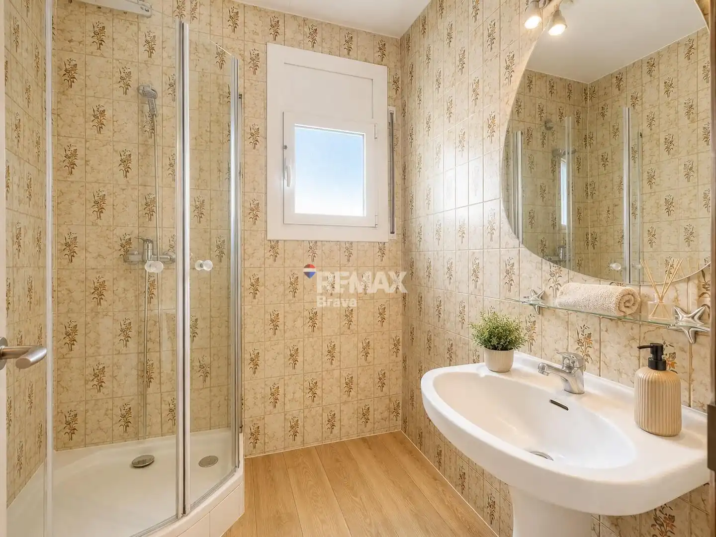 Bathroom of Houses for sale in Roses  with Air Conditioner, Private garden and Parquet flooring