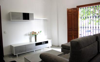 Living room of Duplex to rent in  Sevilla Capital  with Air Conditioner, Heating and Parquet flooring