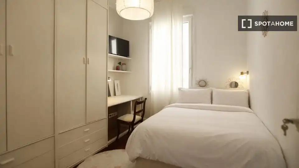 Bedroom of Flat for share in Bilbao   with Air Conditioner, Heating and Terrace