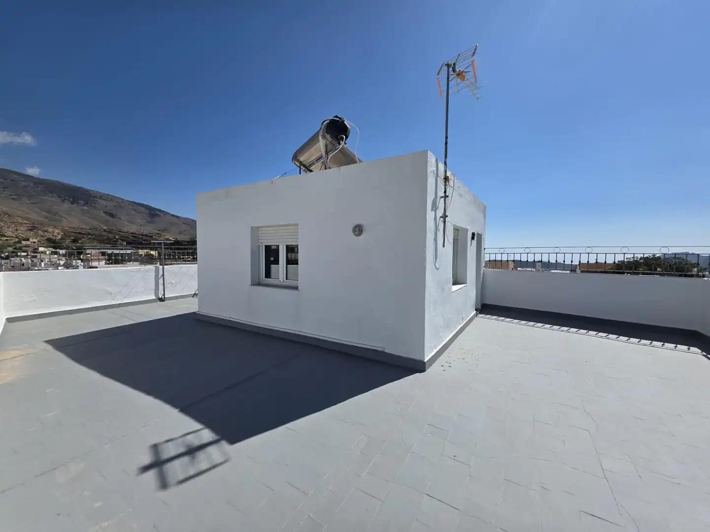 Vista exterior de Casa o xalet en venda en Dalías amb Parquet i Balcó