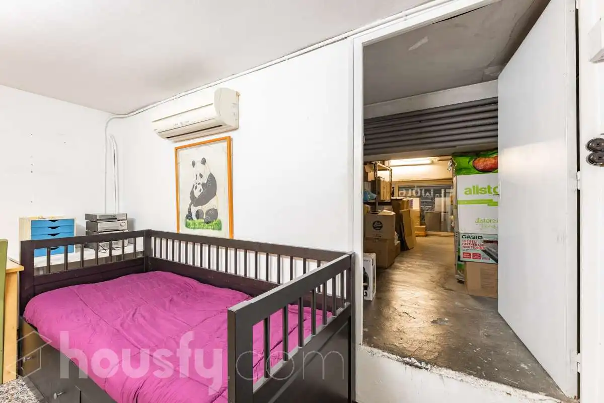 Commercial properties for sale in Barcelona  with Air Conditioner and Furnished