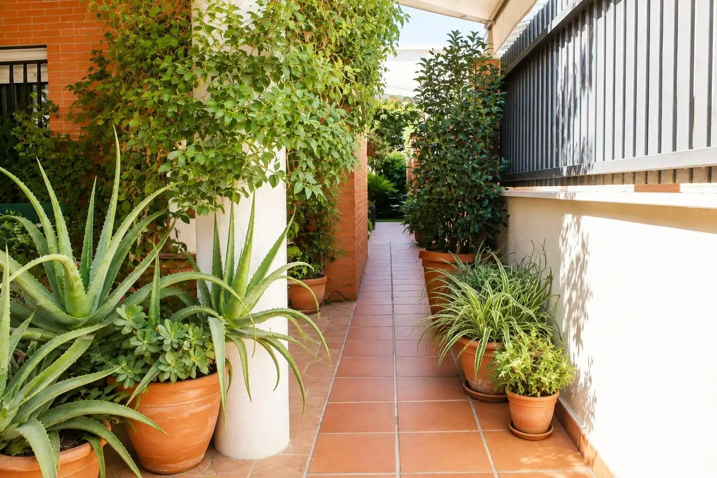 Terrassa de Casa adosada en venda en Bormujos amb Aire condicionat, Calefacció i Jardí privat