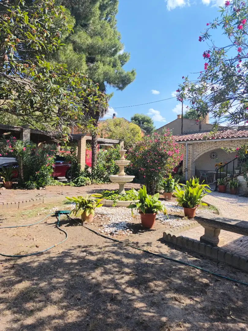 Jardí de Casa o xalet en venda en Cadrete amb Aire condicionat, Jardí privat i Terrassa