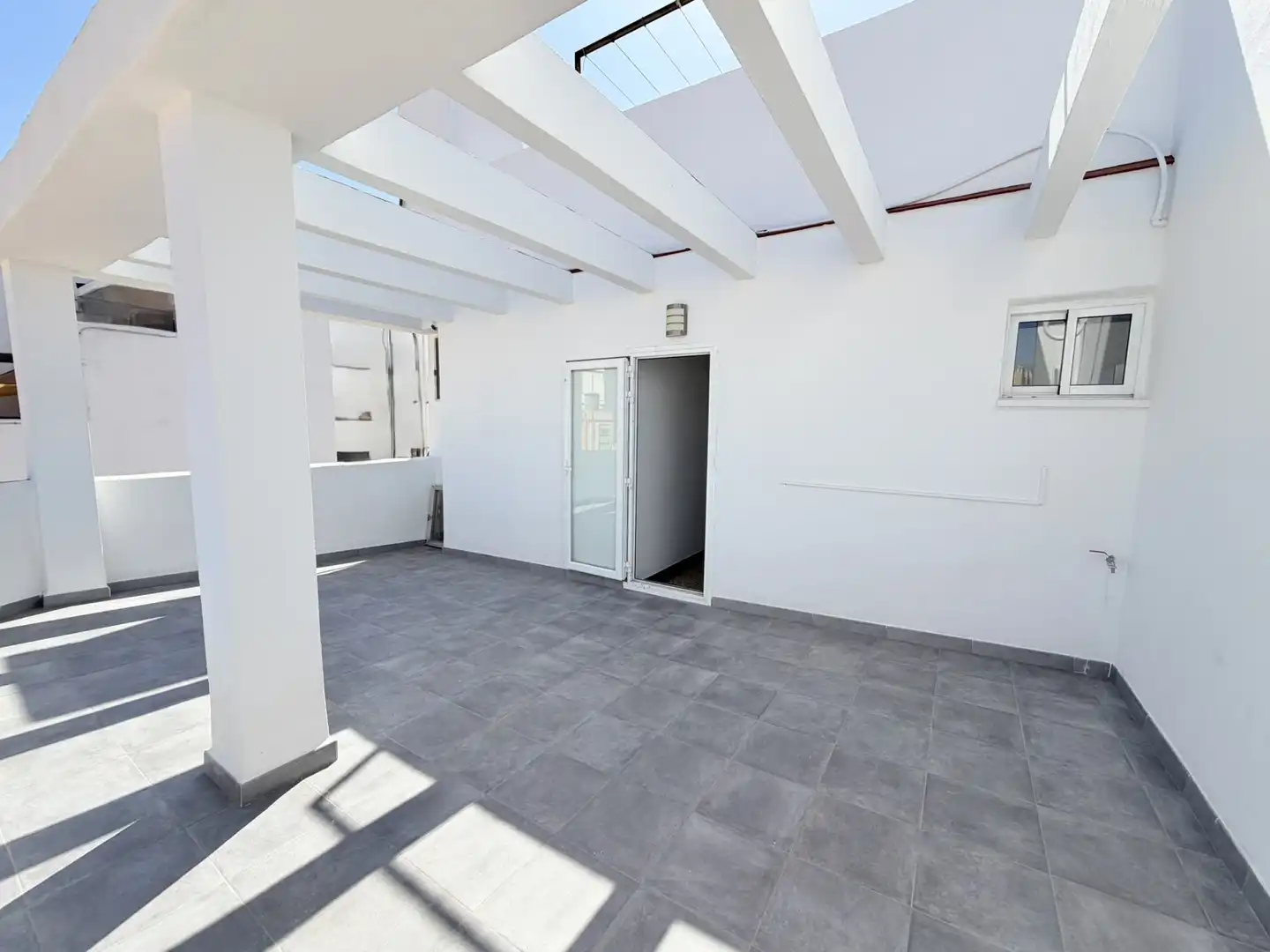 Penthouse with terrace for sale in Carrer de l'Infant Pagà, imagen 9