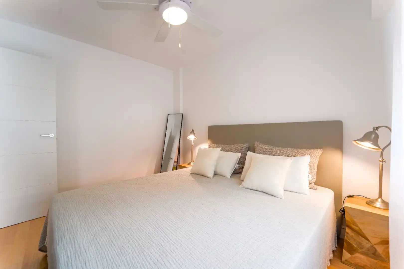 Schlafzimmer von Einfamilien-Reihenhaus zum Verkauf in L'Alfàs del Pi mit Klimaanlage, Heizung und Privatgarten