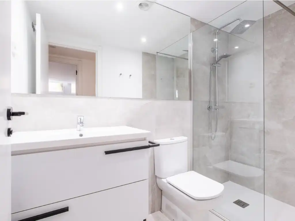 Bathroom of Houses for sale in Pozuelo de Alarcón