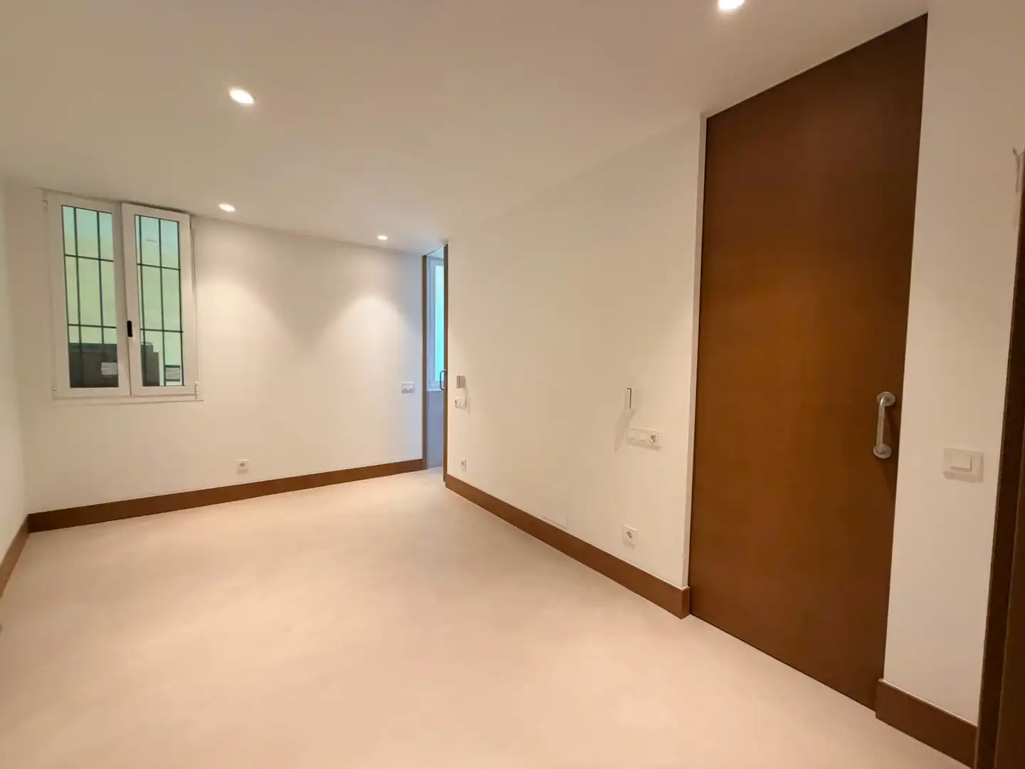 Flat for sale in Madrid  with Air Conditioner, Heating and Balcony