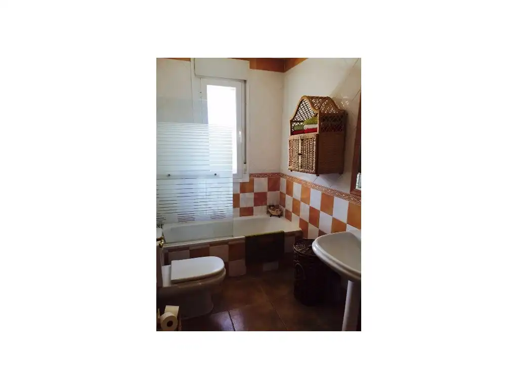 Badezimmer von Haus oder Chalet zum Verkauf in Huércanos mit Privatgarten und Balkon
