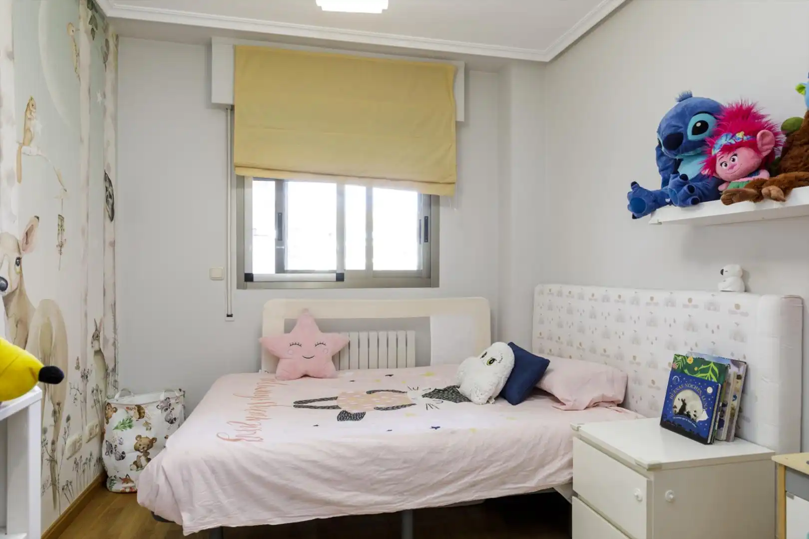 Bedroom of Flat for sale in Zaragoza  with Terrace, Storage room and Swimming Pool