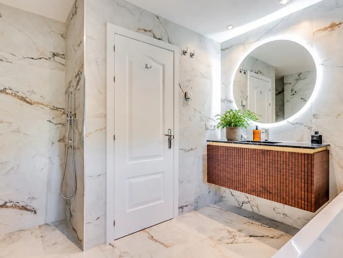 Bathroom of Apartments for sale in Benahavís  with Terrace and Balcony