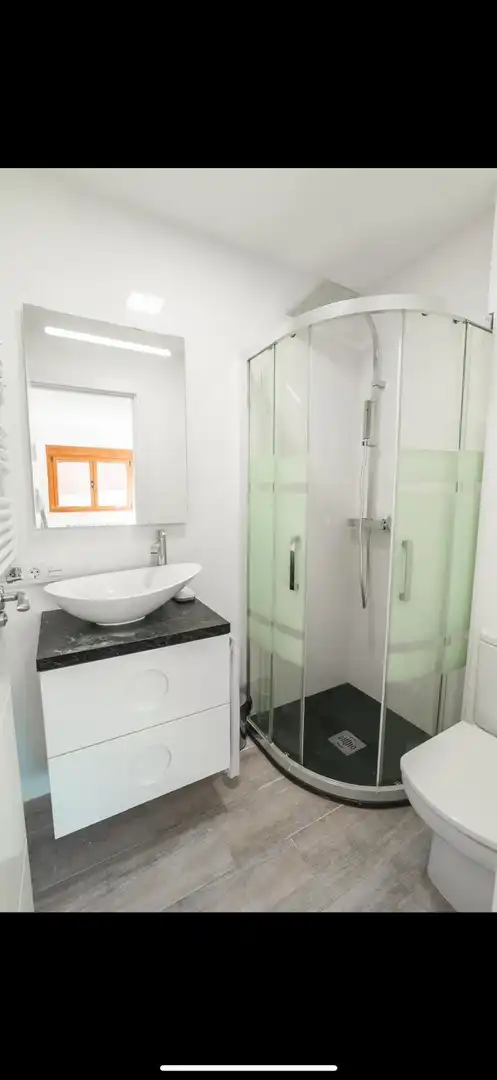 Bany de Casa o xalet en venda en A Merca   amb Jardí privat, Terrassa i Moblat