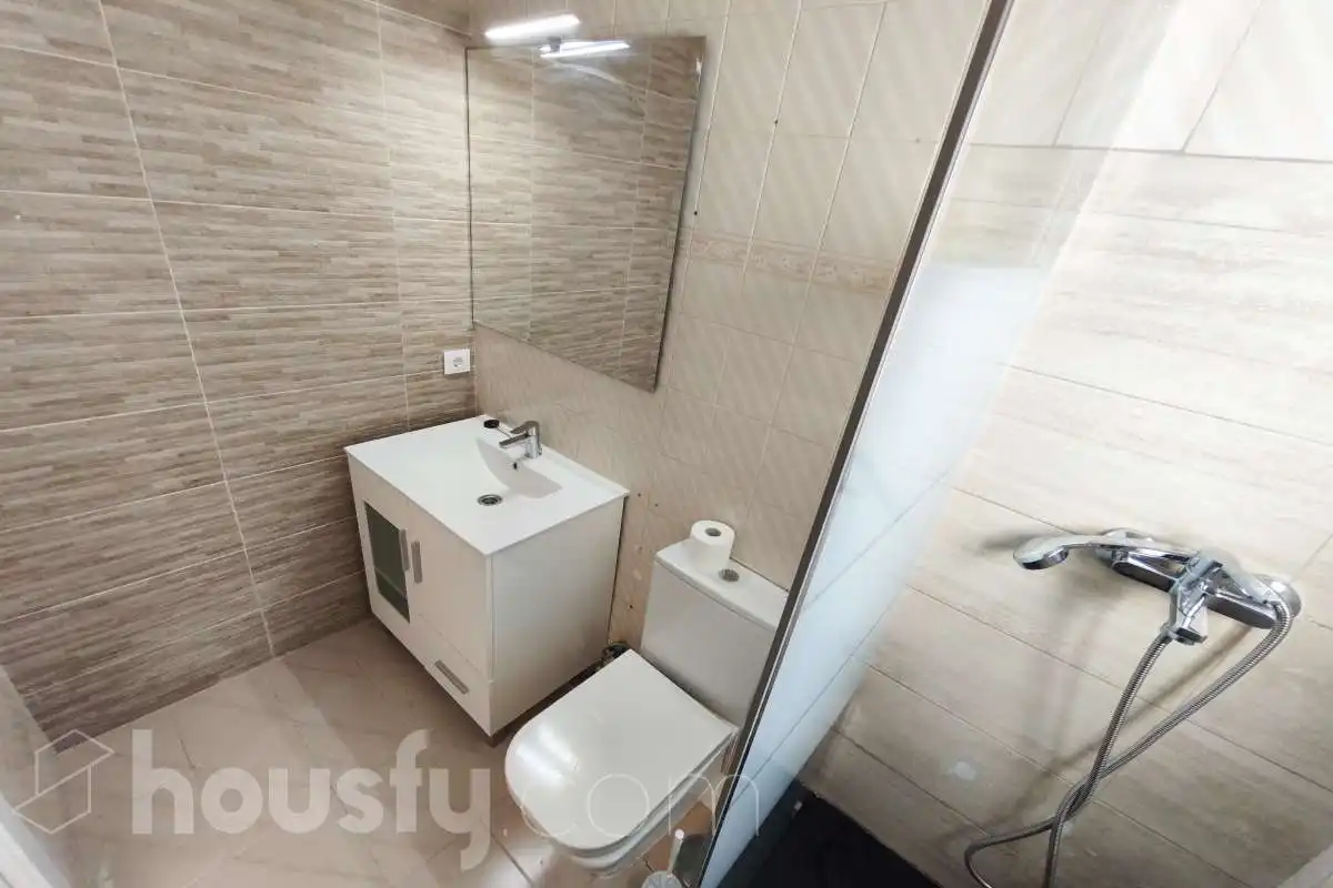 Badezimmer von Wohnung zur Miete in Madrid mit Klimaanlage, Heizung und Terrasse