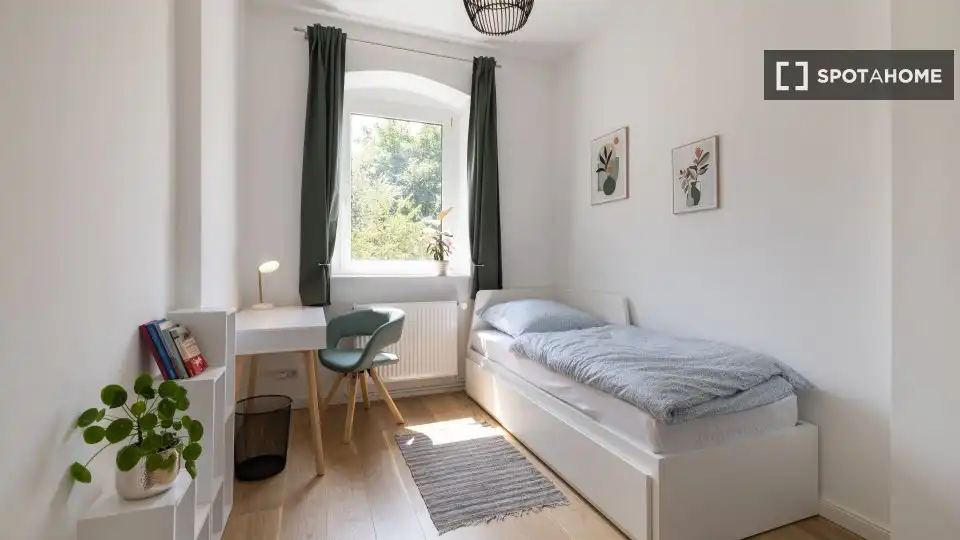 Dormitori de Apartament per a compartir en Collado de la Vera amb Aire condicionat, Calefacció i Terrassa