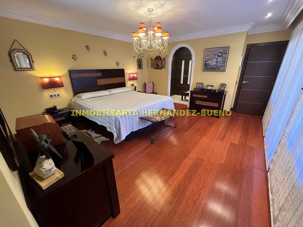 Habitación de Casa o chalet en venta en Carbajosa de la Sagrada con Aire acondicionado, Calefacción y Jardín privado