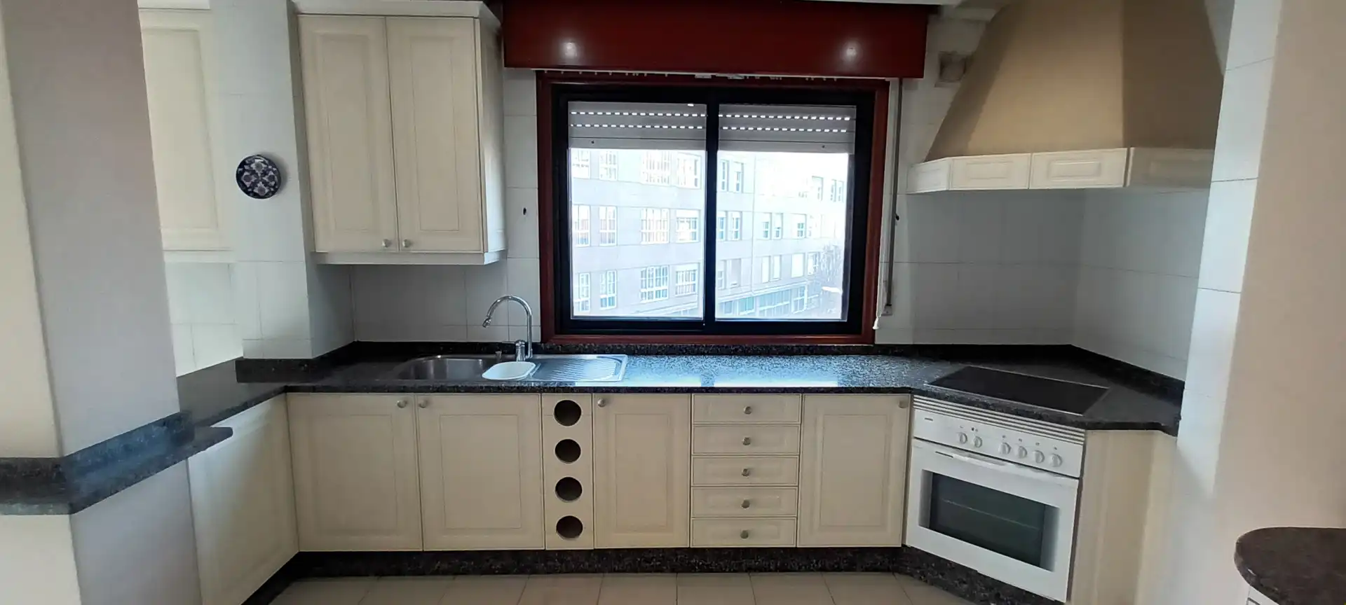 Küche von Wohnung zum Verkauf in Vigo  mit Abstellraum und Balkon