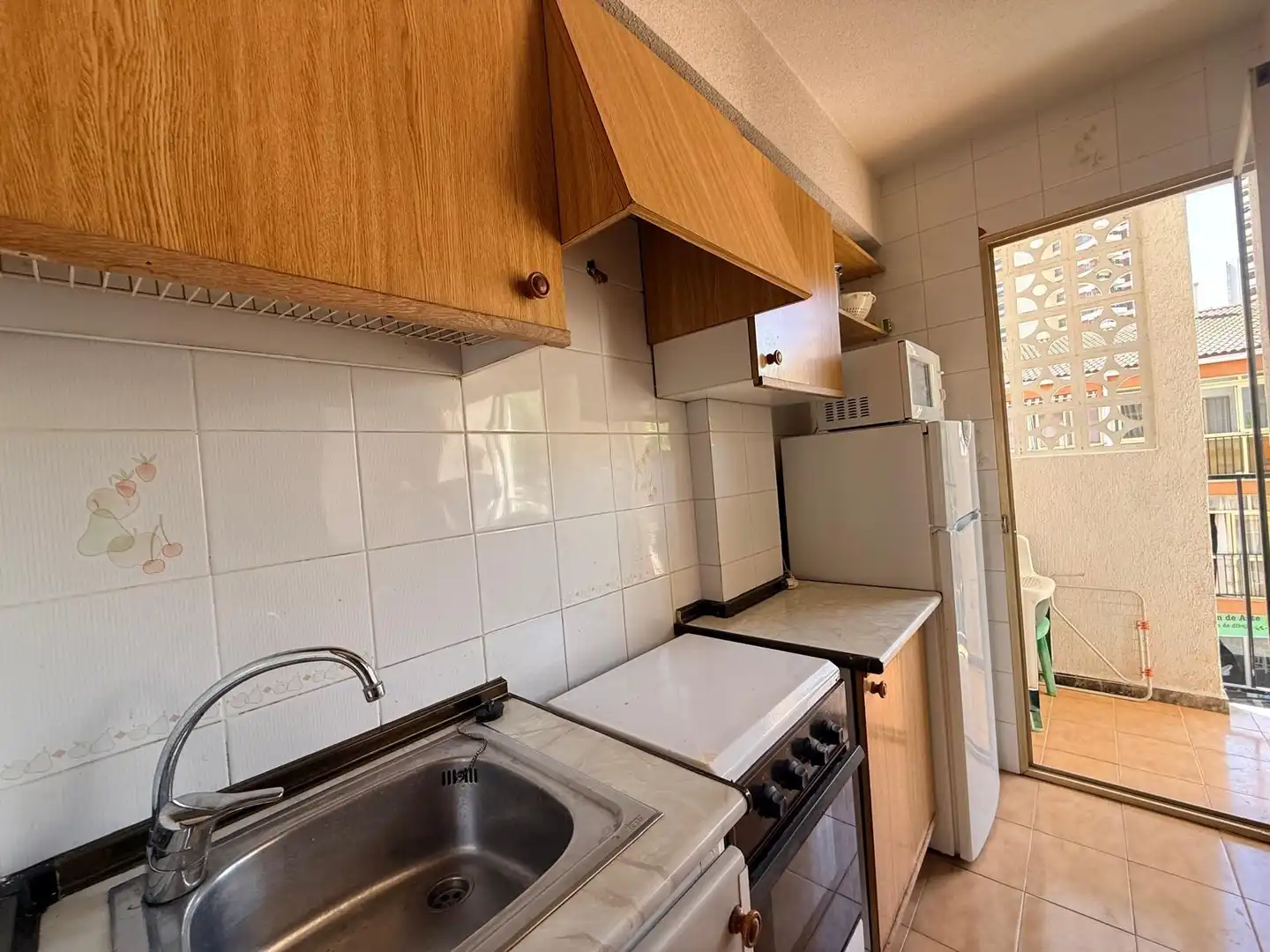 Cuina de Apartament en venda en Benidorm amb Jardí privat, Terrassa i Moblat