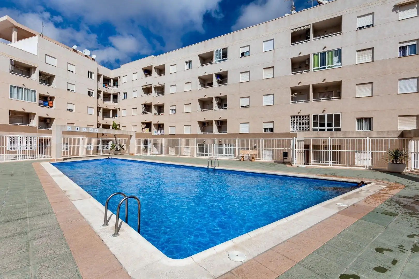 Apartament amb piscina en venda a Avenida Calle Tomillo