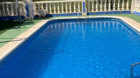 Imponente Chalet Individual en Urbanización Las Rocas Almendralejo con Piscina y Jardín, imagen 4