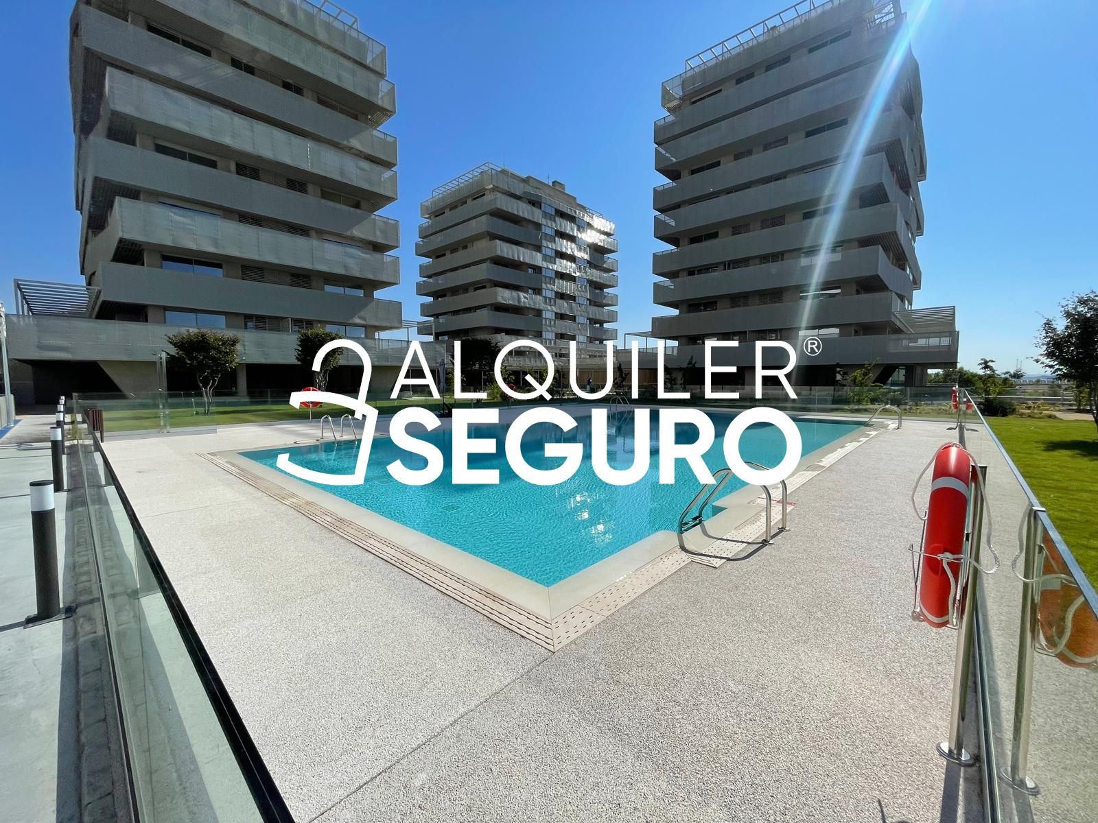 Swimming pool of Flat to rent in  Madrid Capital  with Air Conditioner, Heating and Terrace