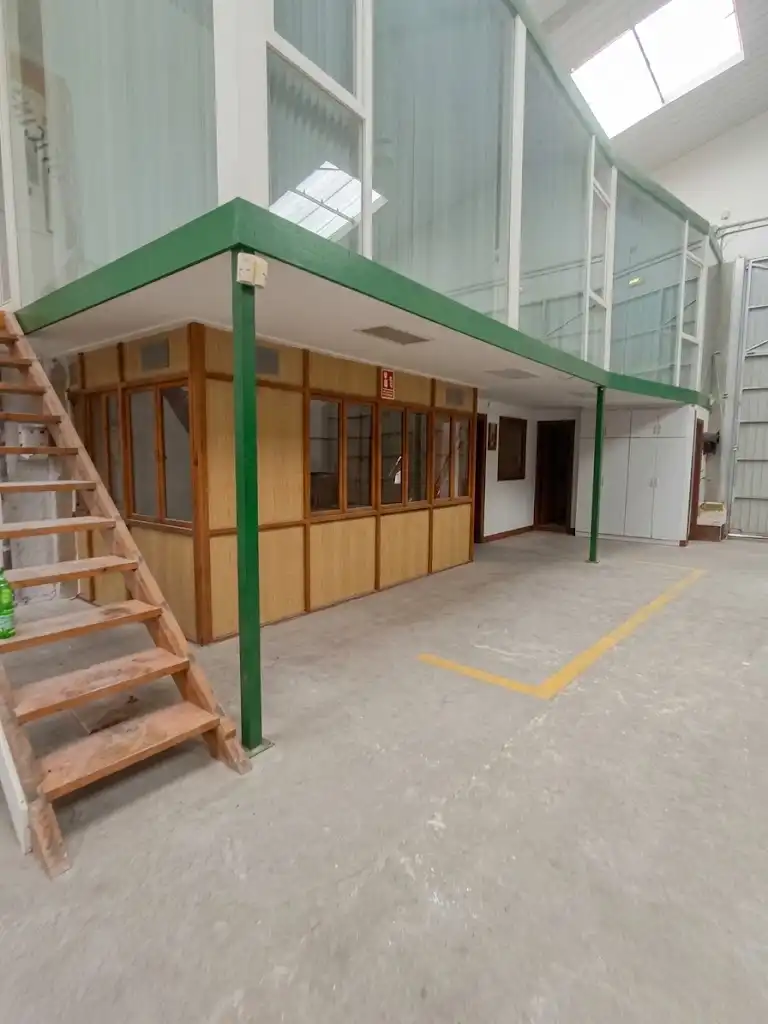 Fabrikhallen zur Miete in Polígono Roces Industrial, Porceyo