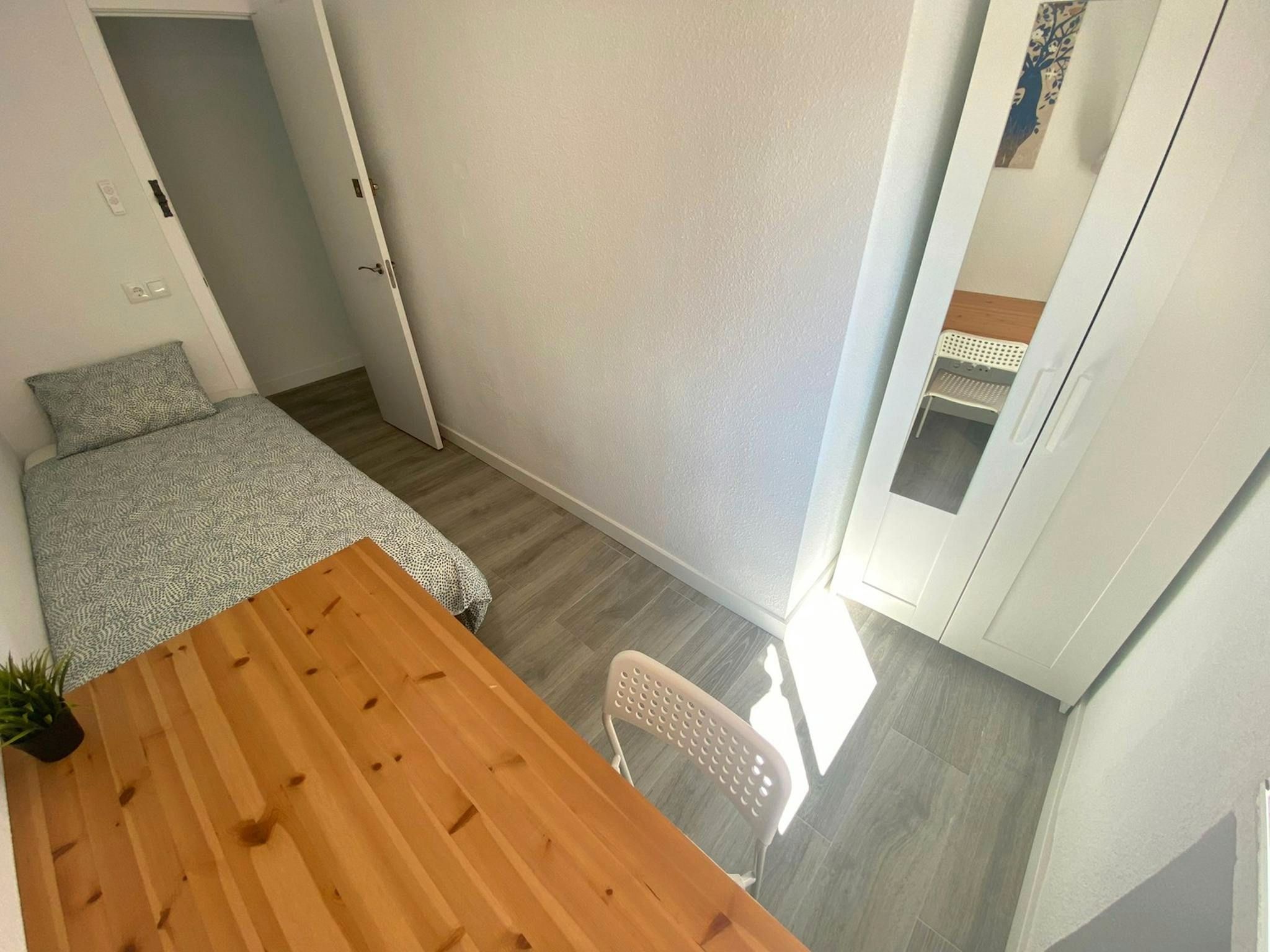 Bedroom of Flat to share in  Madrid Capital  with Heating, Furnished and Washing machine