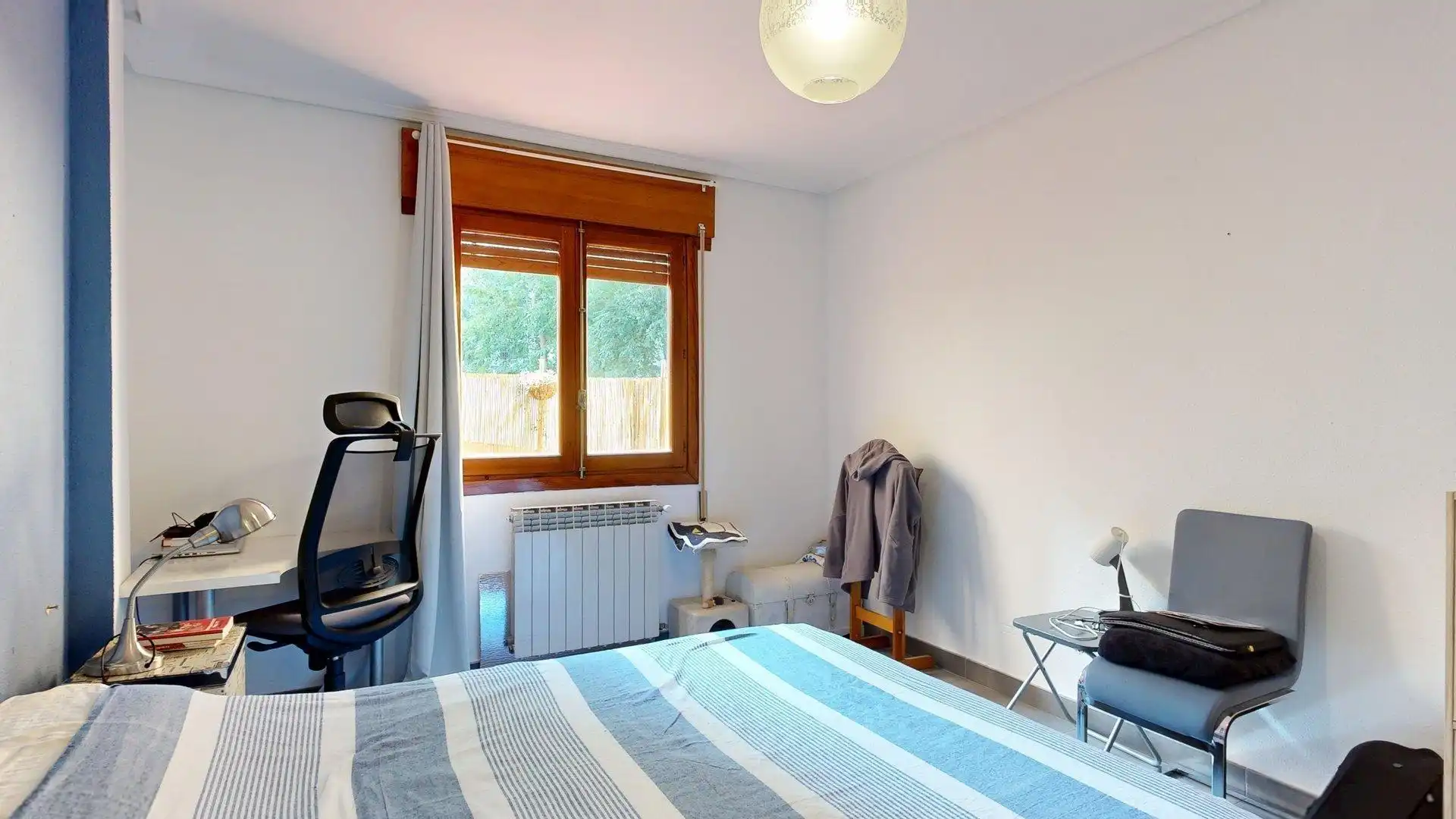 Dormitori de Casa o xalet en venda en Zaragoza amb Calefacció, Terrassa i Moblat