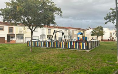 Vista exterior de Casa o xalet en venda en Utrera