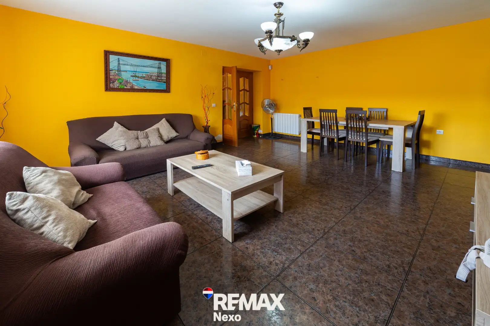 Sala d'estar de Casa adosada en venda en San Agustín del Pozo amb Jardí privat, Traster i Moblat