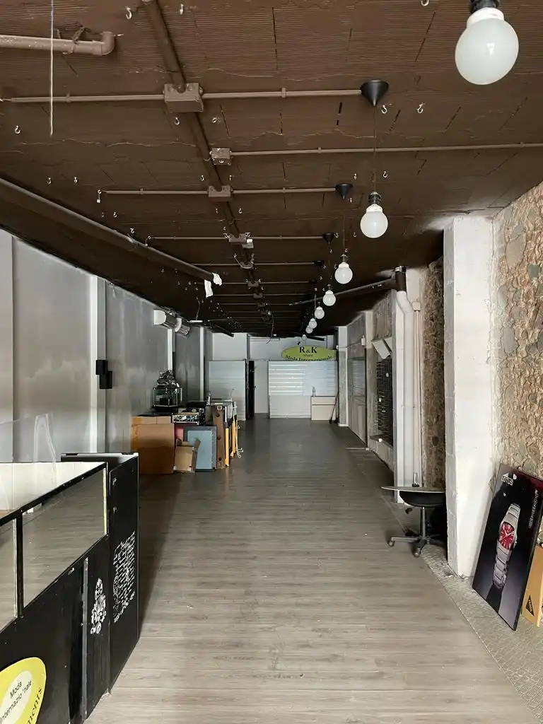 Local comercial en venta en Carrer de Joan Prim, imagen 2