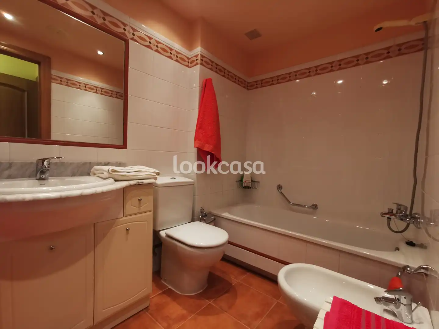 Baño de Ático en venta en Sanxenxo con Calefacción, Terraza y Trastero