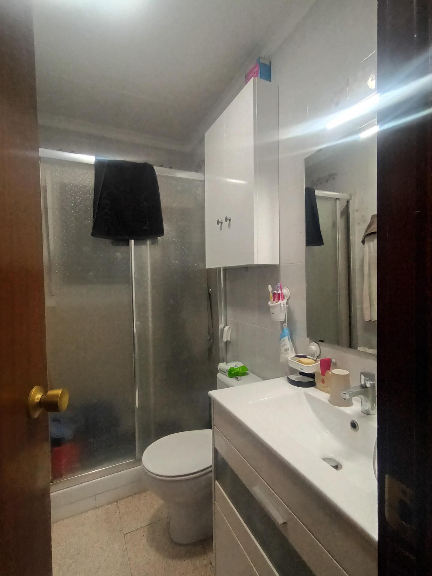 Bany de Pis en venda en Villena amb Aire condicionat, Calefacció i Balcó